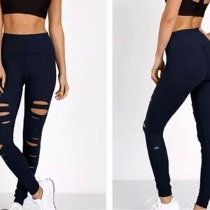 ALO Yoga Women’s Ripped Warrior Leggings Black Size Small EUC